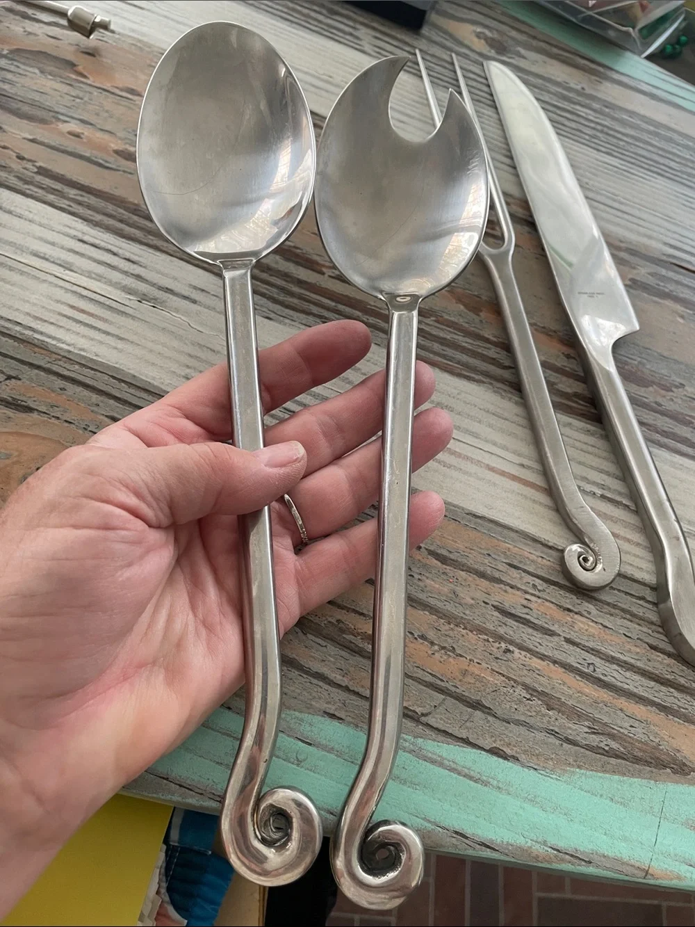 Pier 1 Lily Salad Serving & Carving Set